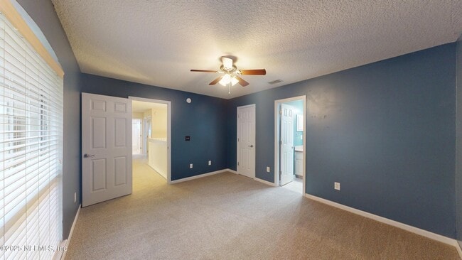 Building Photo - 281 Village Green Ave