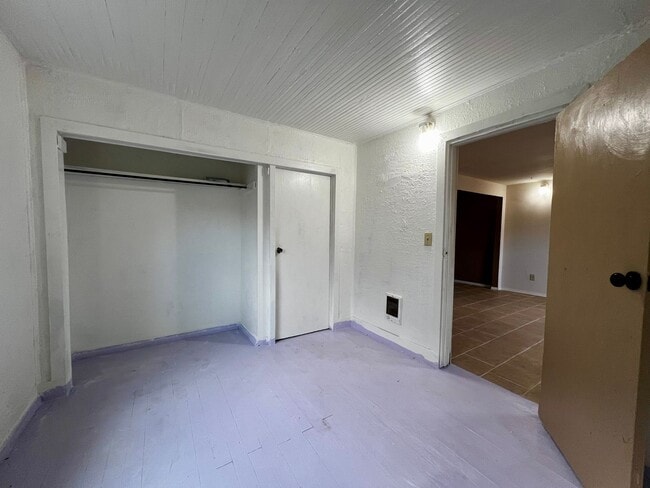Building Photo - 614 N 4th Ave