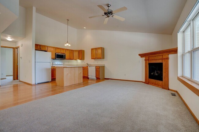 Building Photo - Woodridge Estates Townhomes