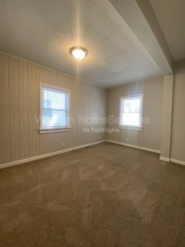 Building Photo - 617 W Calhoun St