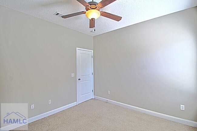 Building Photo - 582 Burke Dr