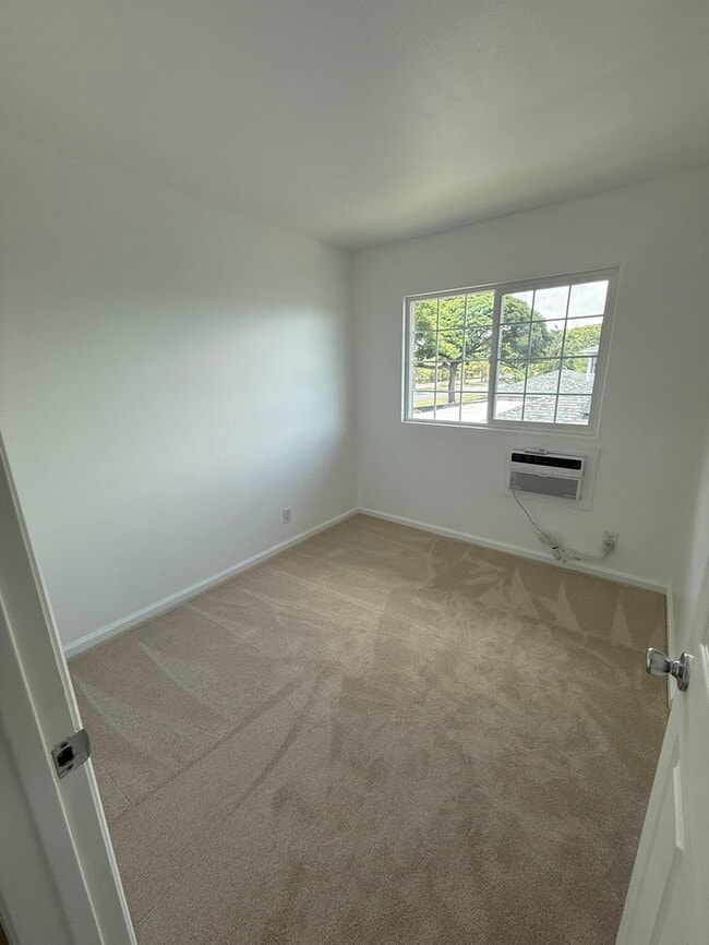 Building Photo - Beautifully Renovated 5-Bedroom Home | Spa...
