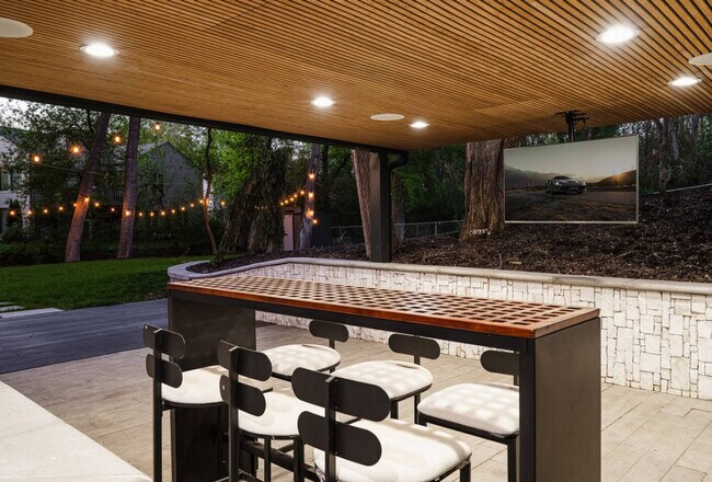 Building Photo - 4016 Eaton Dr