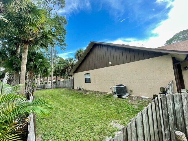 Building Photo - 827 Long Meadow Ct