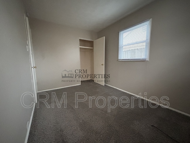 Building Photo - 1036 Columbus Blvd