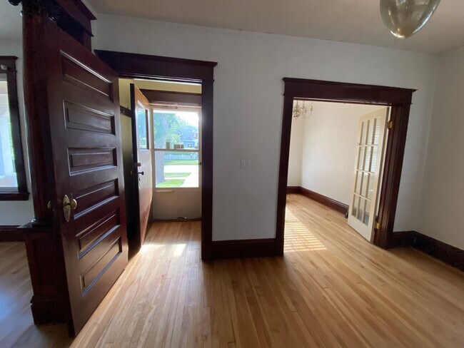 Building Photo - 304 6th Ave NW