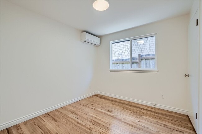 Building Photo - Charming one-level cottage in Madison Valley!