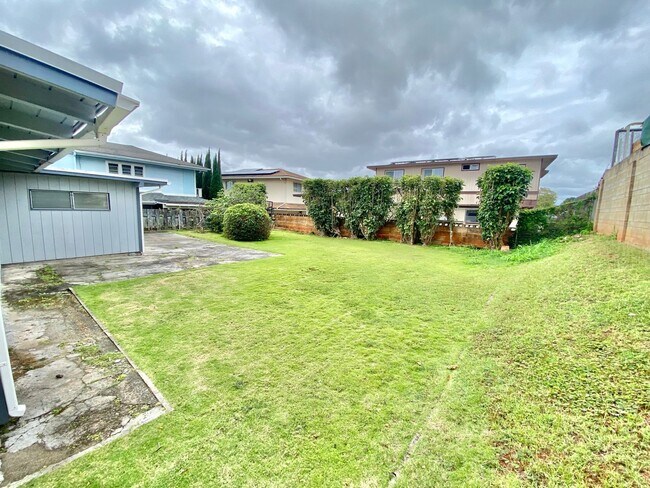 Building Photo - Recently Renovated 3 bed, 1.5 bath house i...