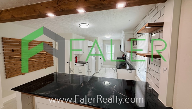 Building Photo - Show-stopping rental available!