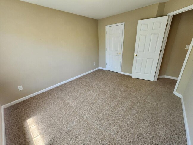 Building Photo - 1594 Overview Cir SW