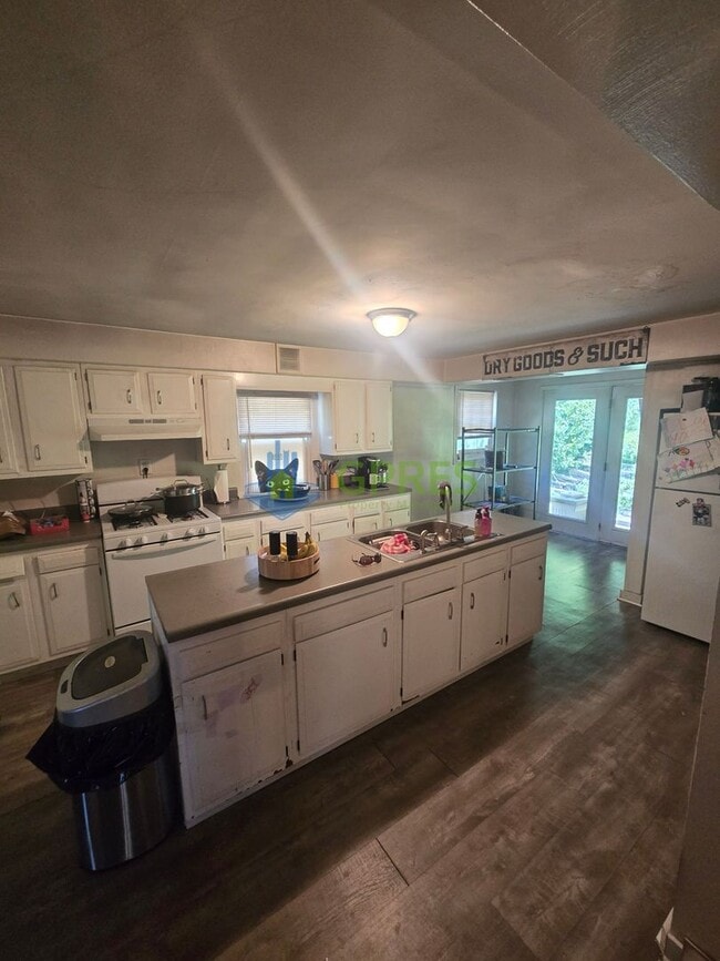 Building Photo - 417 Vogel Dr