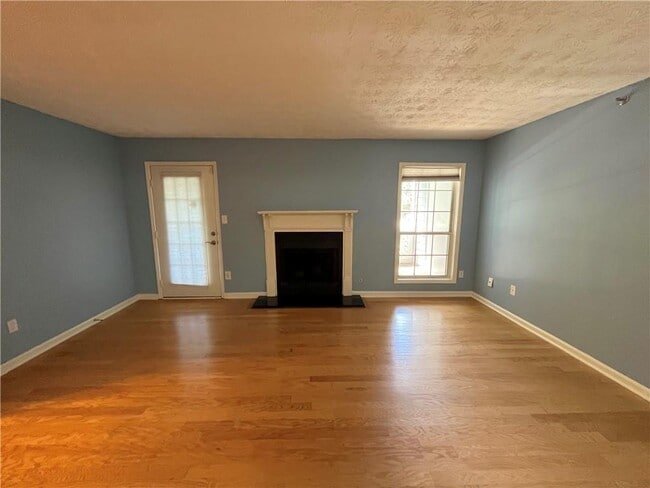 Building Photo - 4161 Riverlook Pkwy SE