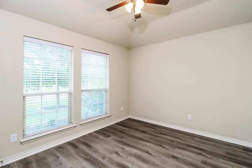 Building Photo - 160 Spring Hollow Dr