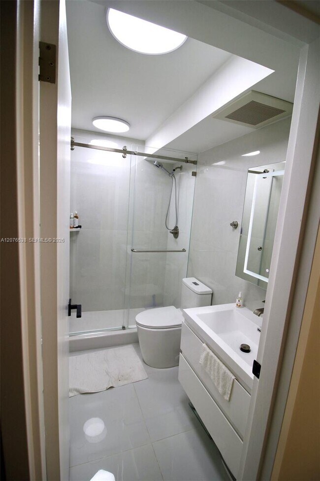 Building Photo - 1255 Collins Ave