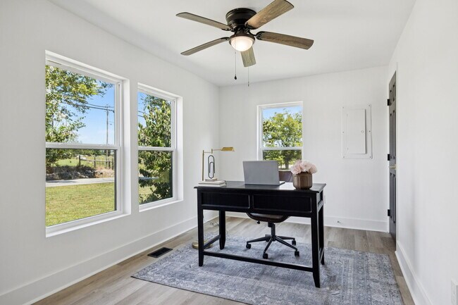 Building Photo - 934 Old Rome Pike