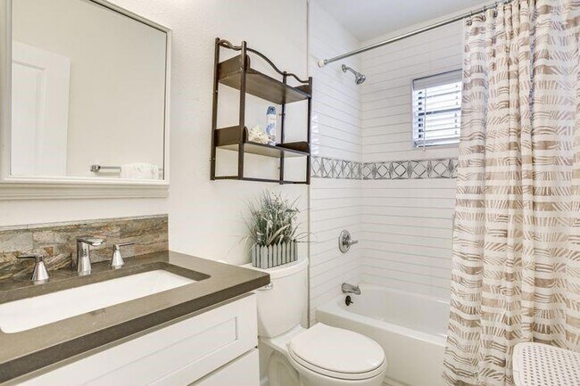 Building Photo - 2100 Philip St