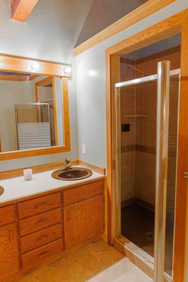 Building Photo - 2750 Greenbriar Dr