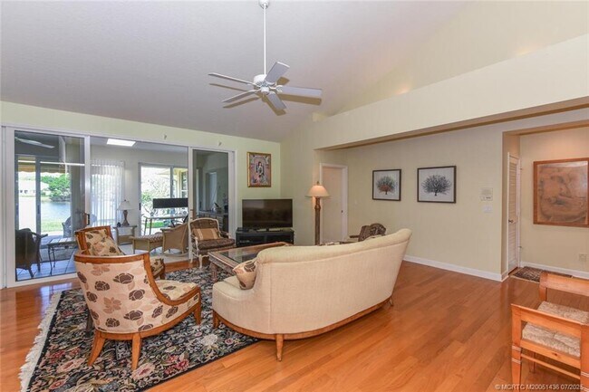 Building Photo - 3510 SE Cambridge Dr