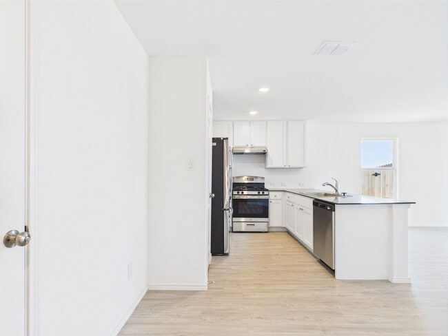 Building Photo - Comfortable and Functional 3 Bedroom, 2 Bathroom Home