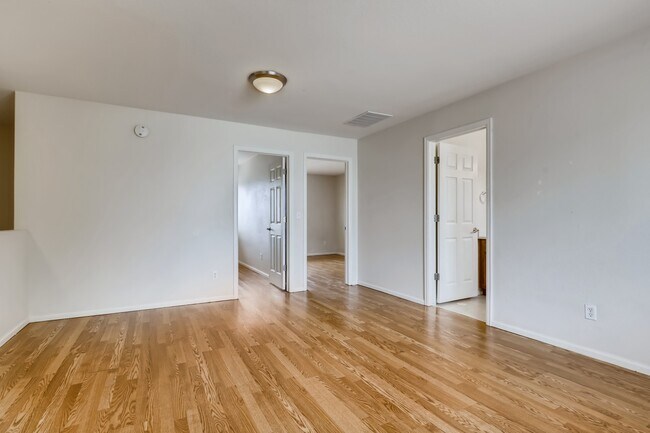 2nd and 3rd Bedrooms - 5120 Perth St