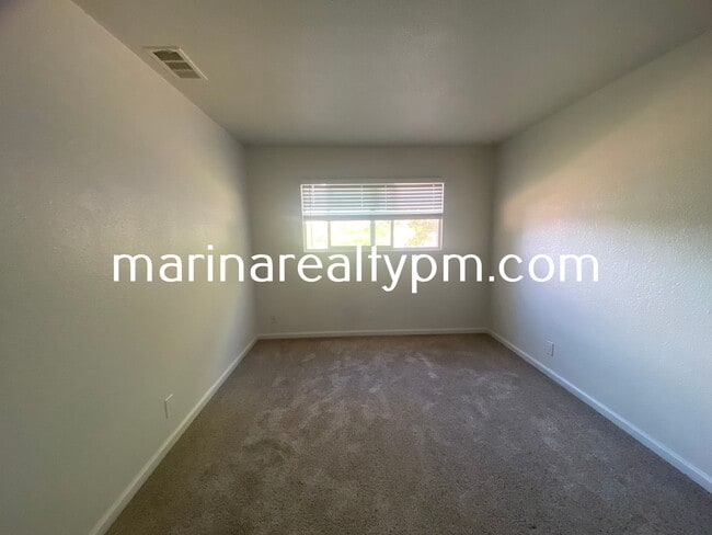 Building Photo - Charming 3 bedroom, 2 bathroom home locate...