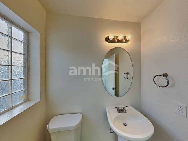 Building Photo - 4570 N Orleans St