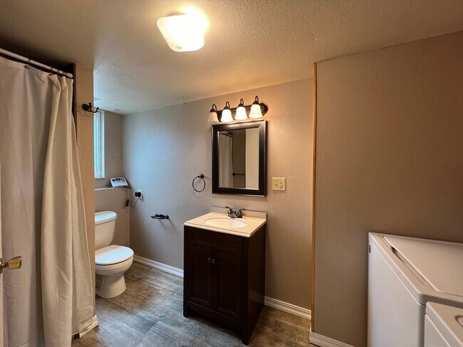 Building Photo - 4 Bedroom Updated Home in Garden Ranch