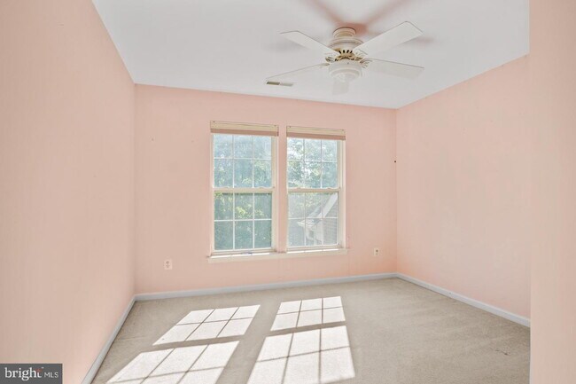 Building Photo - Spacious 4-Bedroom Home with Lake Views & Finished Basement