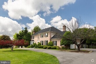 Building Photo - 8809 Saunders Ln