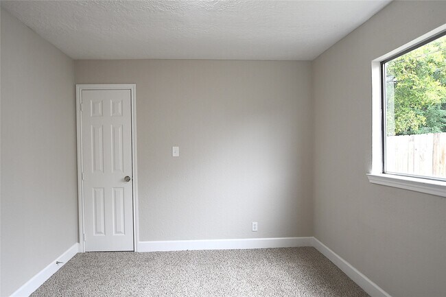 Building Photo - 8535 Tilgham St