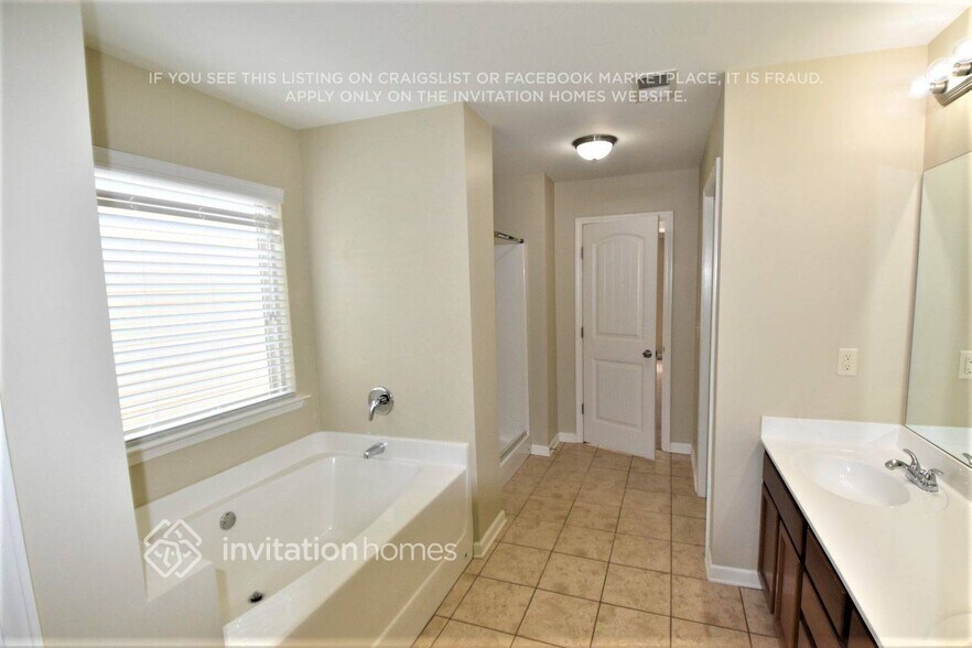 Building Photo - 526 Crestmont Ln