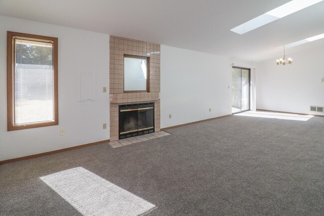 Building Photo - 9240 Mullen Rd SE