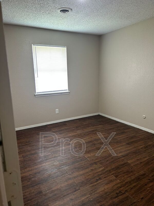 Building Photo - 1605 Juniper Cir