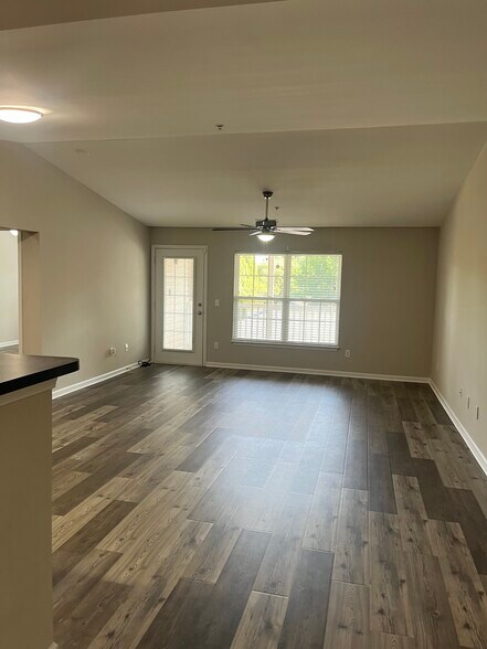 Building Photo - 3716 Cotswold Ave