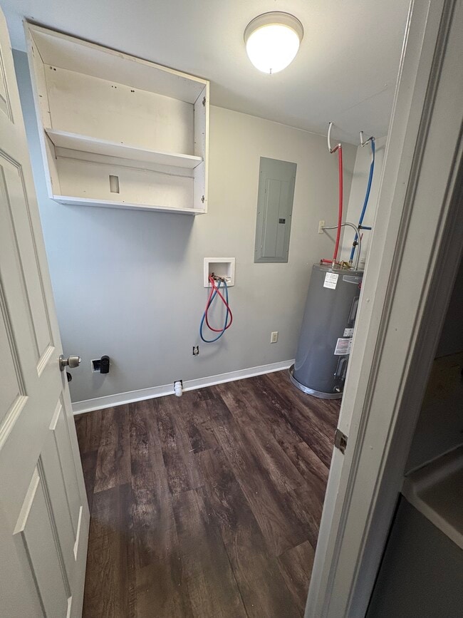 Building Photo - 633 Main St