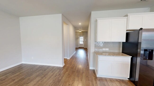 Building Photo - 3139 Crest Ln