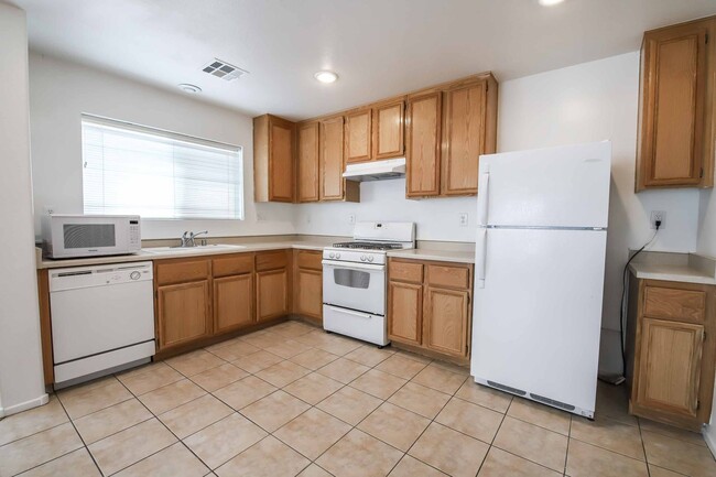 Building Photo - 7204 Platinum Peak Ave