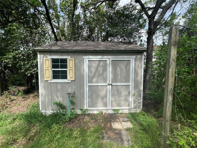 Building Photo - 5006 Rowena Ave