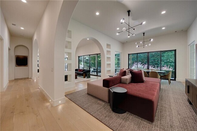 Building Photo - 3570 Knollwood Dr NW