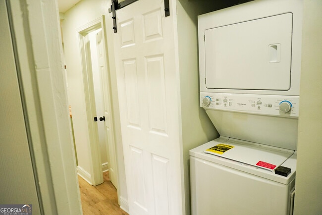 Building Photo - 1875 Dunlap Ave