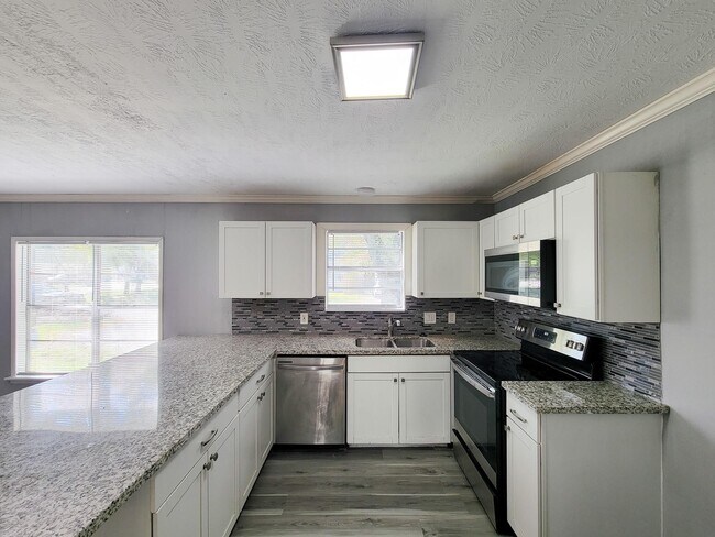 Building Photo - 2330 Cedar Dr