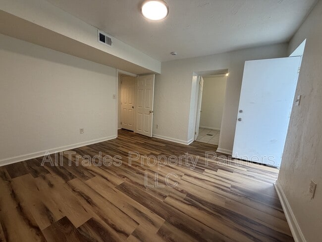 Building Photo - 527 Duquesne Ave
