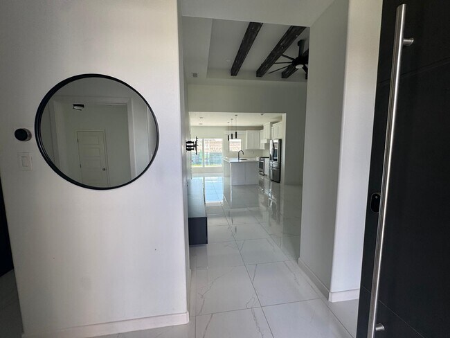 Building Photo - 1504 Ocaso Dr