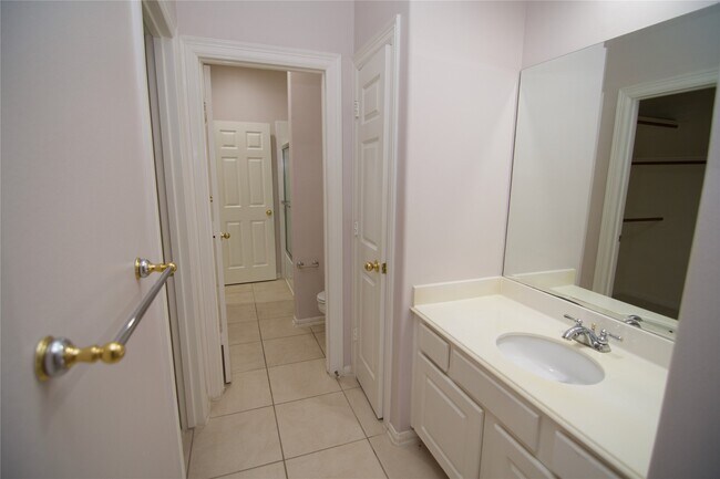 Building Photo - 3015 Bonnebridge Way Blvd