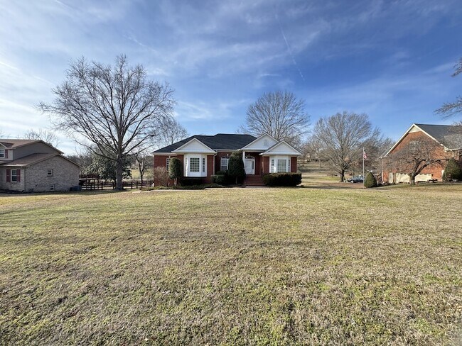 Building Photo - 307 Oak Meadow Ln