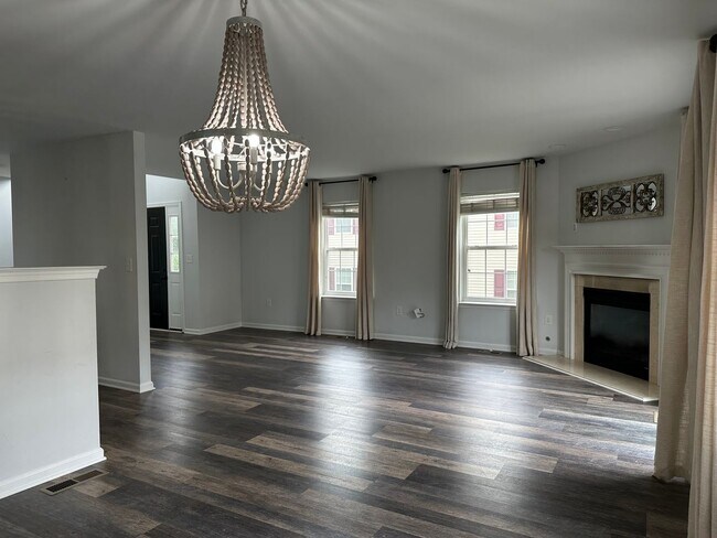 Building Photo - 3685 Clauss Dr