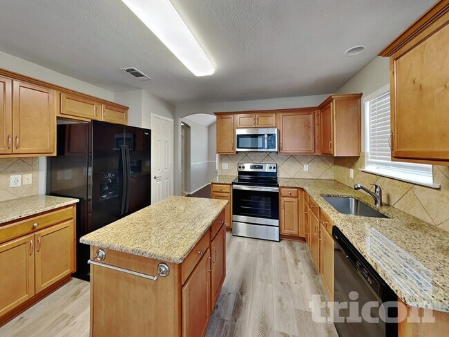 Building Photo - 317 Welch Dr