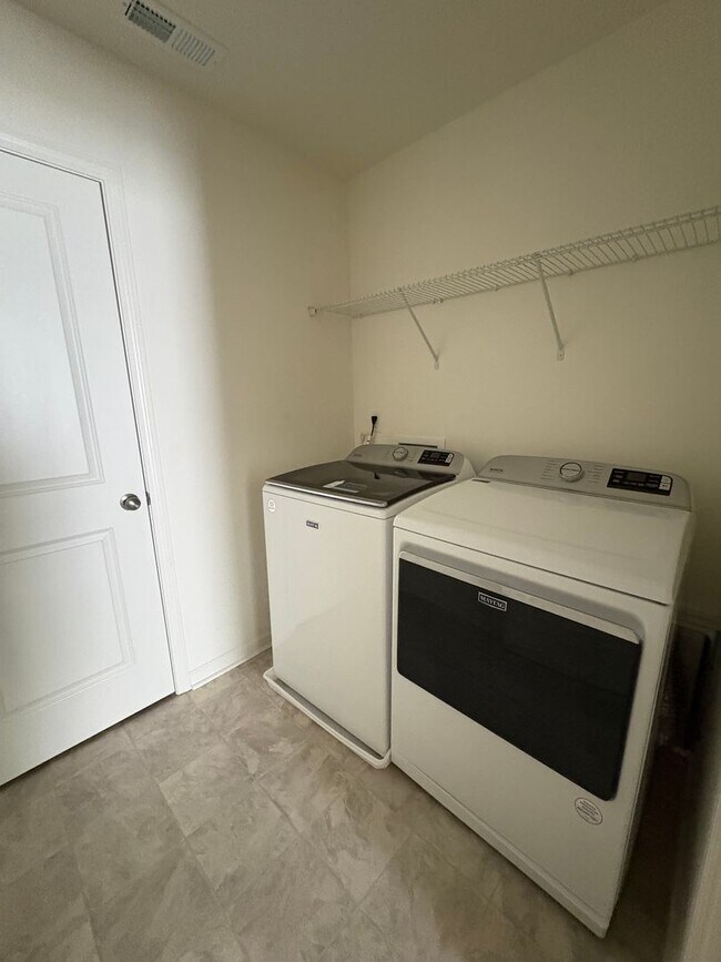 Building Photo - 3BR/2.5BA Townshoue in Mallard Creek