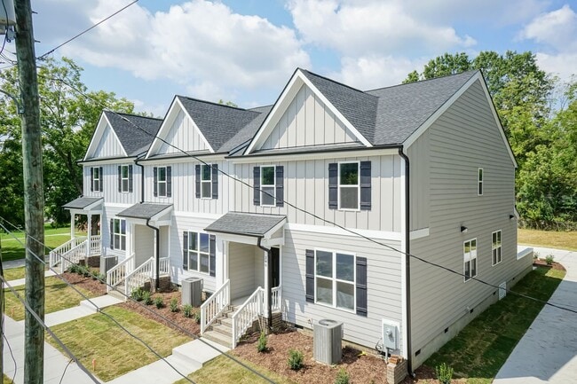 Building Photo - Four Bedroom Home