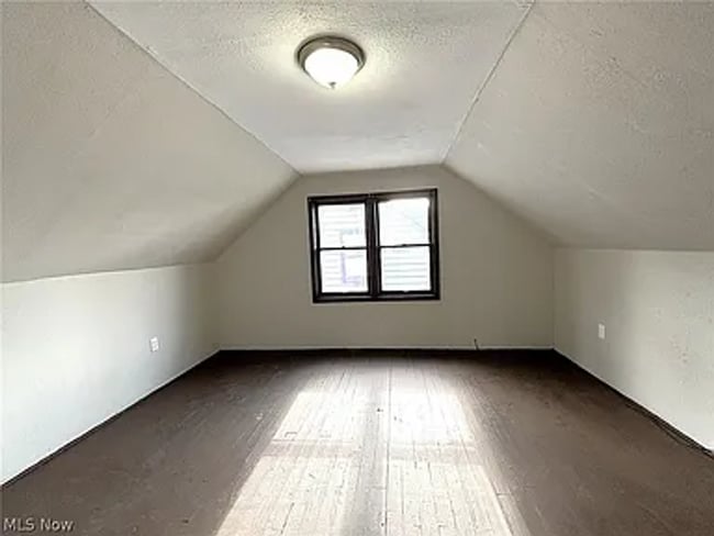 Building Photo - 3-Bedroom Colonial in Cleveland